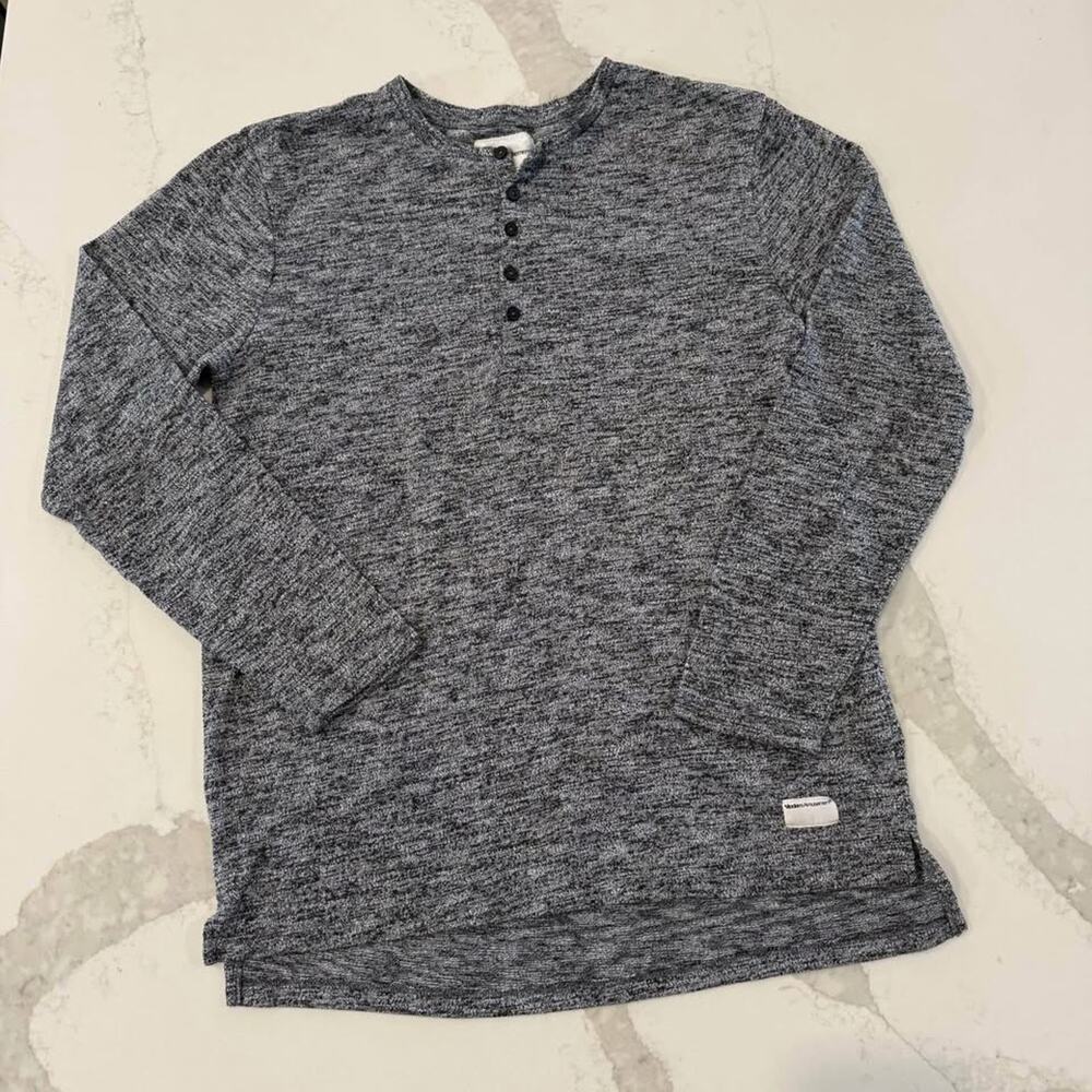 Modern Amusement Henley Long Sleeve Heather Gray Crewneck Shirt Mens Size Medium